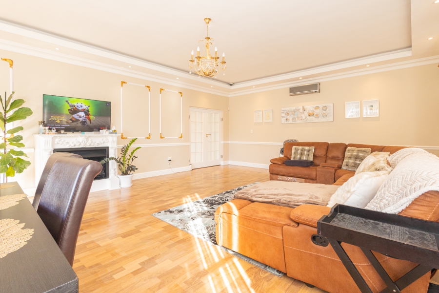 7 Bedroom Property for Sale in Flamingo Vlei Western Cape